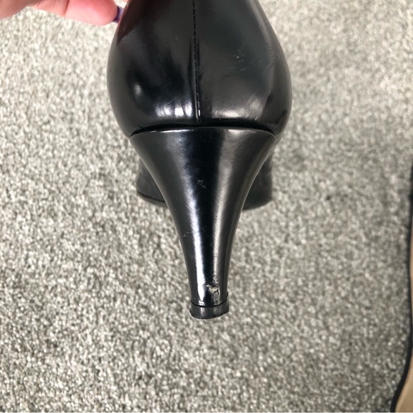 Marc Jacobs leather and suede black pumps. Pointy toe with leather knot. Size 7 - Picture 4 of 5